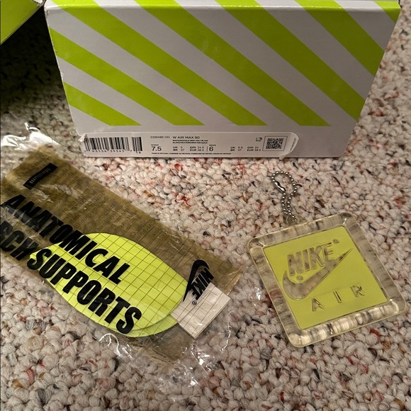 Used Women’s Air Max 90 - Picture 9 of 10